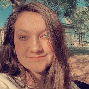 Meet your Posher, Holly